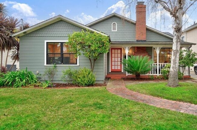 Building Photo - 971 Pine Ave