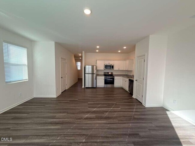 Building Photo - 2048 Trailside Dr