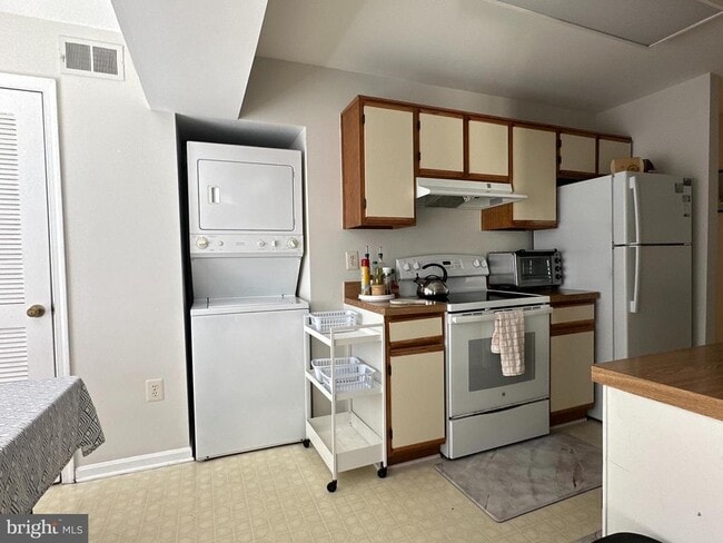 Building Photo - 9555 Battery Heights Blvd