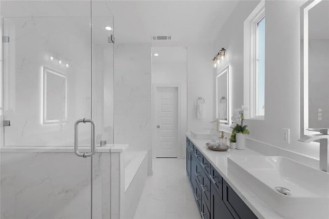 Building Photo - 2931 El Fenice Ln