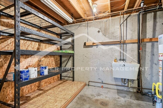 Building Photo - Spacious Home with 2 Car Garage and Centra...