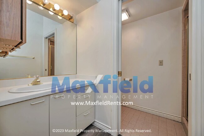 Building Photo - Avenues - 3 Bedroom 3 Bath Townhome with amazing southern views!