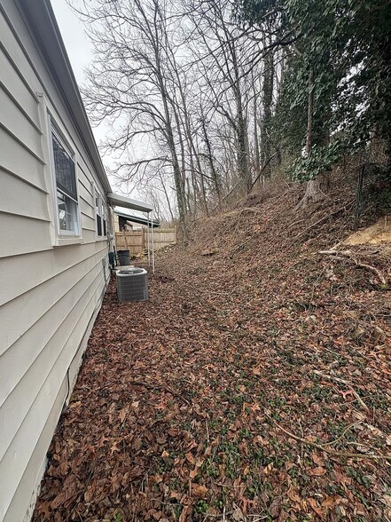 Building Photo - 1206 Ashwood Rd