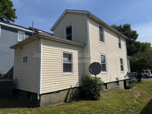 Building Photo - 1521 Taylor St
