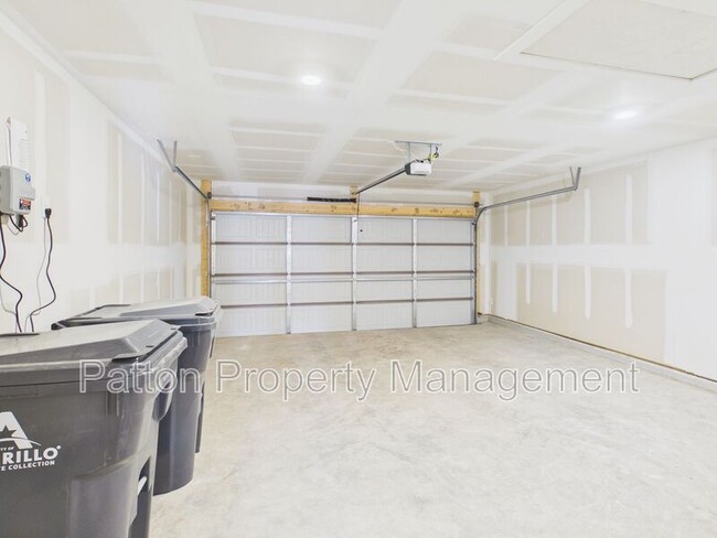 Building Photo - 3007 Farmyard Dr