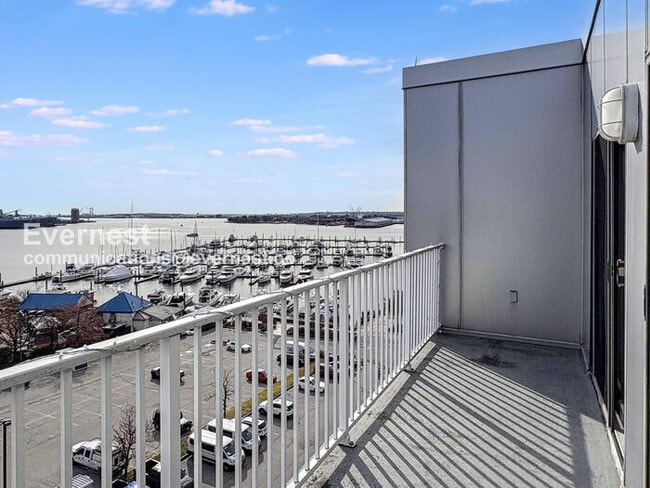 Building Photo - 2702 Lighthouse Point E