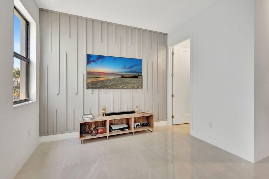 Building Photo - 16608 Cove Rd
