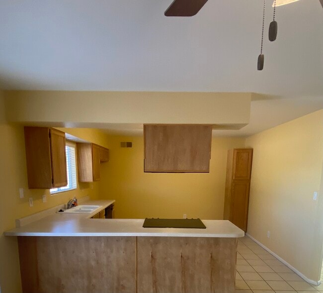 Building Photo - 3514 E Diamond Ave