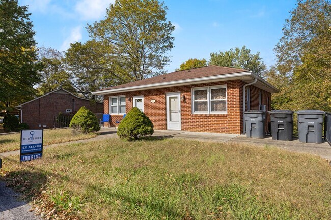 Building Photo - 521 Hawkins Rd