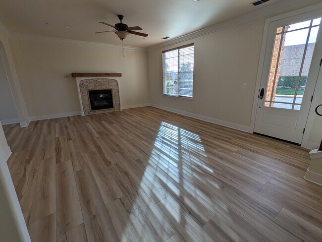 Building Photo - 5592 Diamond Ridge Dr