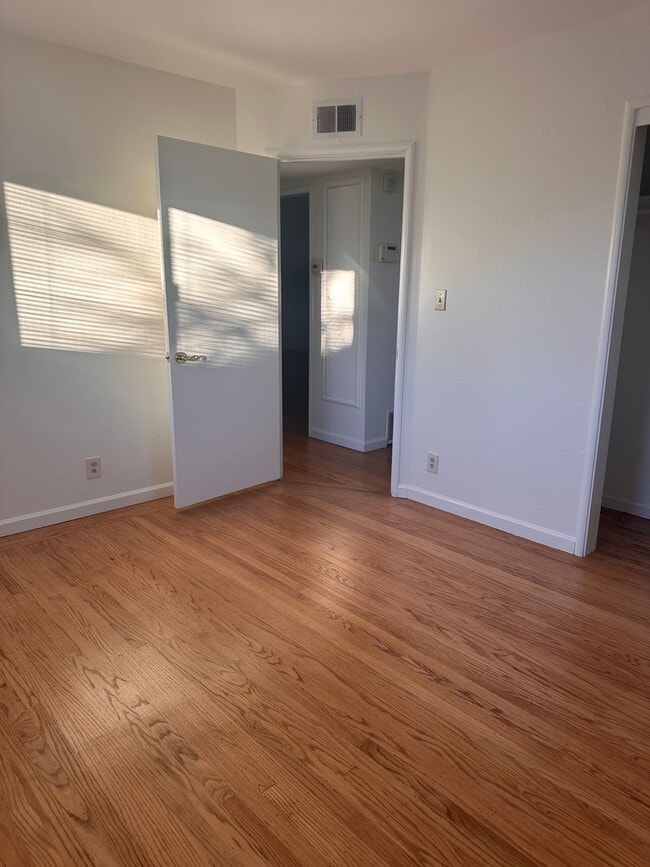 Building Photo - Garden of the Gods 3/1