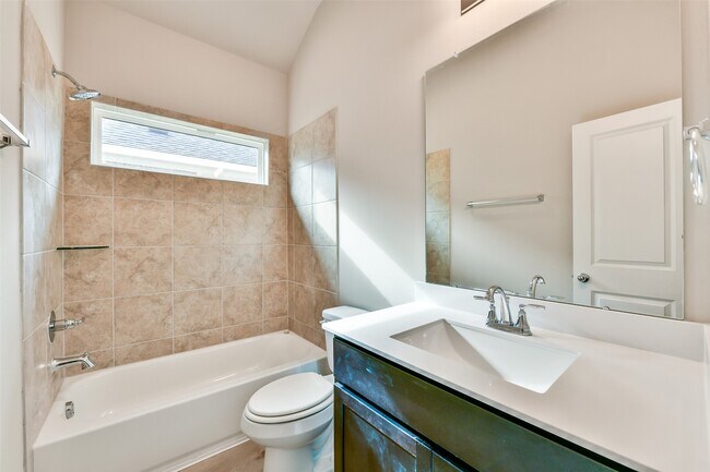 Building Photo - 3915 Sugardale St