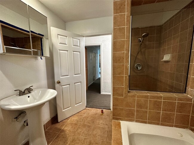 Building Photo - 6306 Flamingo Dr