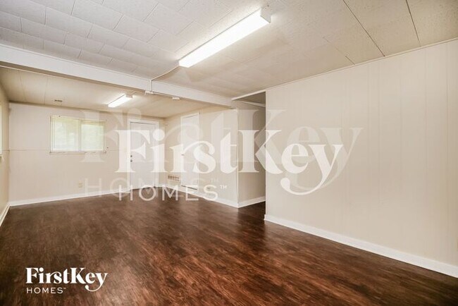 Building Photo - 667 E Edgewood Ave