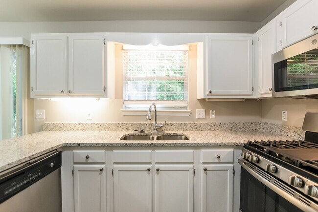 Building Photo - 520 Brooksdale Dr