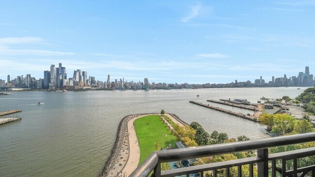 Building Photo - 1025 Maxwell Ln