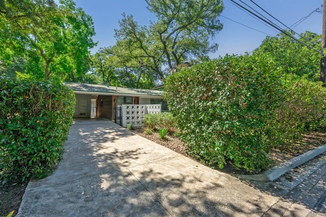 Building Photo - 1703 Wethersfield Rd
