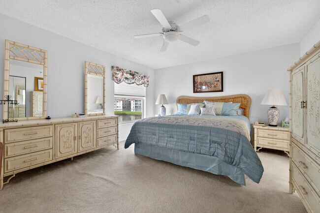 Building Photo - 14095 Royal Vista Dr