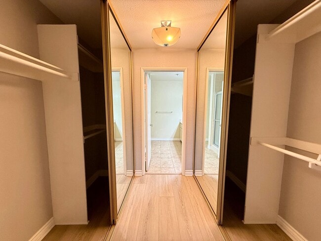 Building Photo - HUGE 2BD/2BA Bankers Hill Condo! ASSIGNED GARAGE PARKING! POOL!