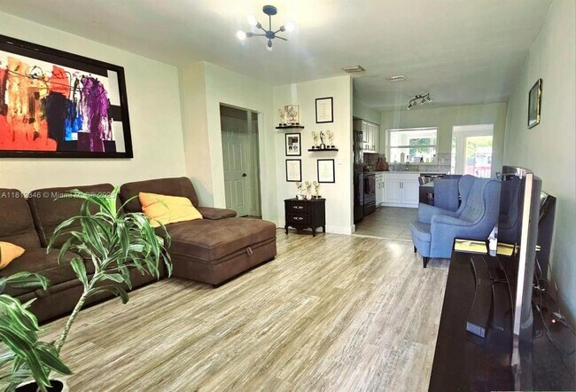 Building Photo - 2 bedroom in Miami FL 33161