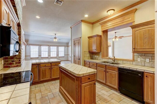 Building Photo - 16304 Vallejo Pl