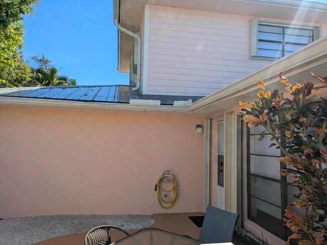 Building Photo - 1772 Gulfstream Ave