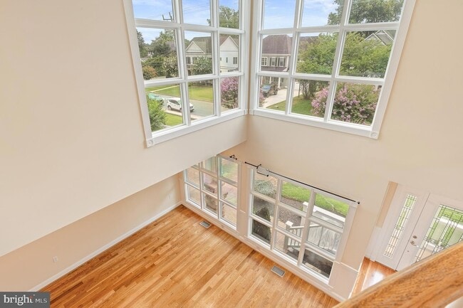 Building Photo - 5905 Lone Oak Dr