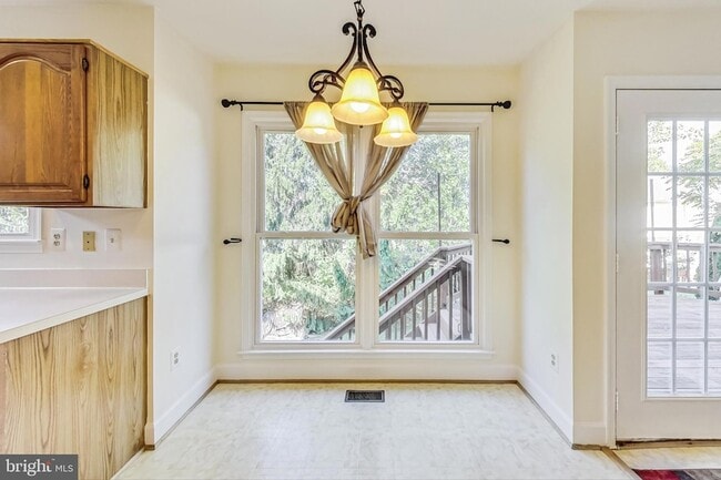 Building Photo - 6104 Cool Spring Terrace S