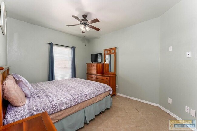 Building Photo - 1 Torrey Pines Dr