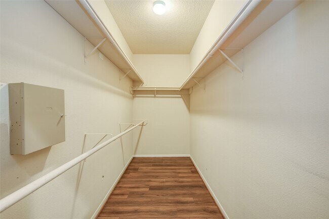 Building Photo - 18422 Auburn Woods Dr