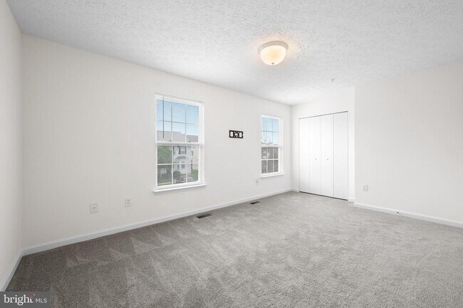 Building Photo - 14 Gemstone Ct