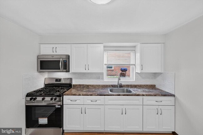 Building Photo - 2261 Strahle St