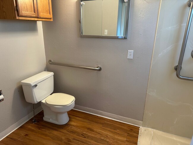 Building Photo - 5 bedroom Ranch home in North Colorado Spr...