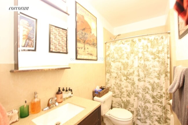 Building Photo - 144 W 70th St