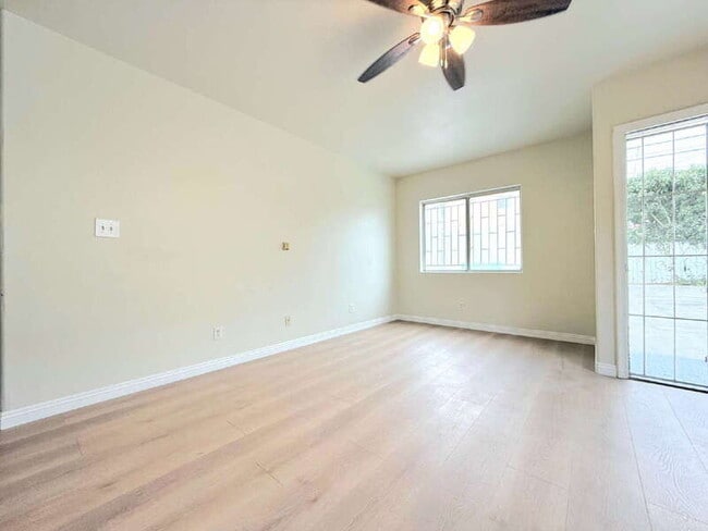 Primary Photo - 1325 W 58th St