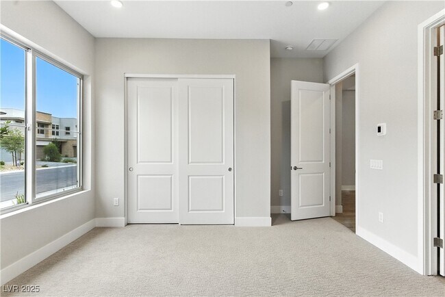 Building Photo - 5073 Slatestone St