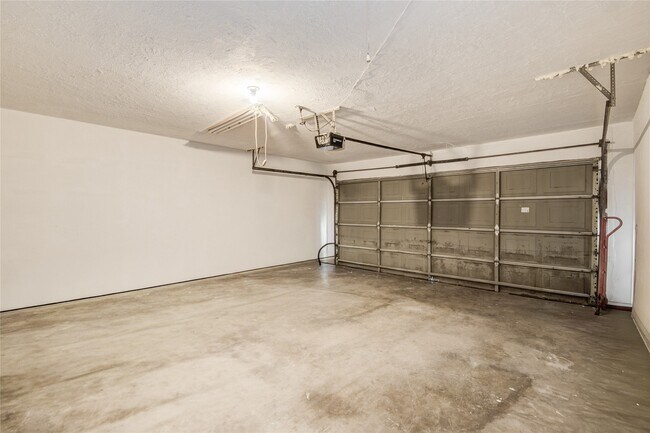 Building Photo - 20403 White Poplar Dr