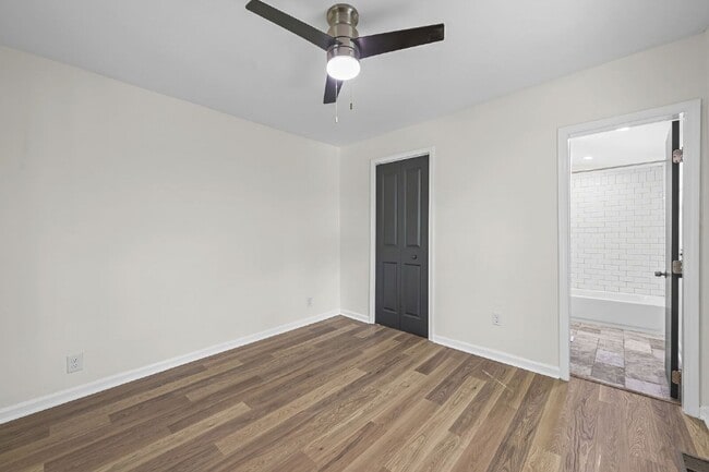 Building Photo - 441 Oak Dr