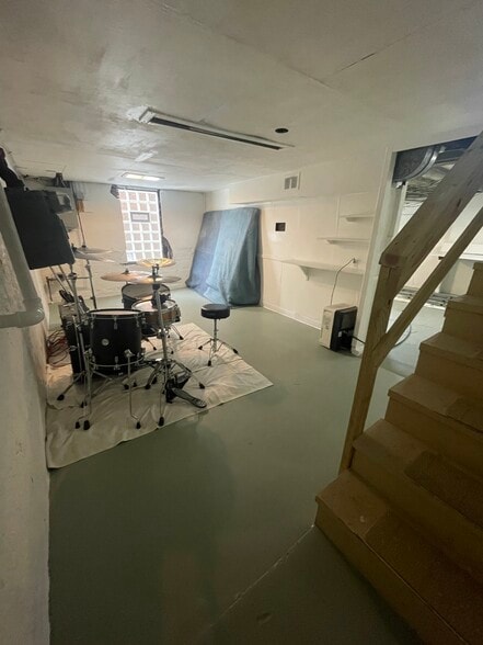 Building Photo - 2424 Vodeli St