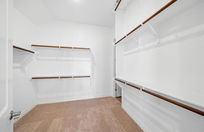 Building Photo - 25310 Framlingham Dr