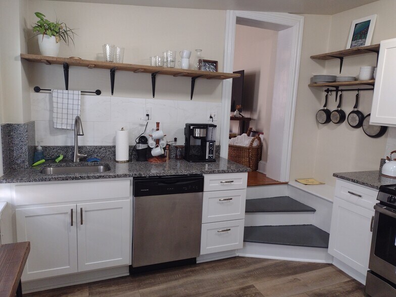 Building Photo - 441 W Lemon St