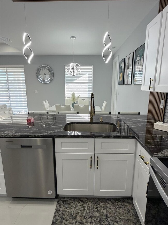 Building Photo - 2923 22nd St SW