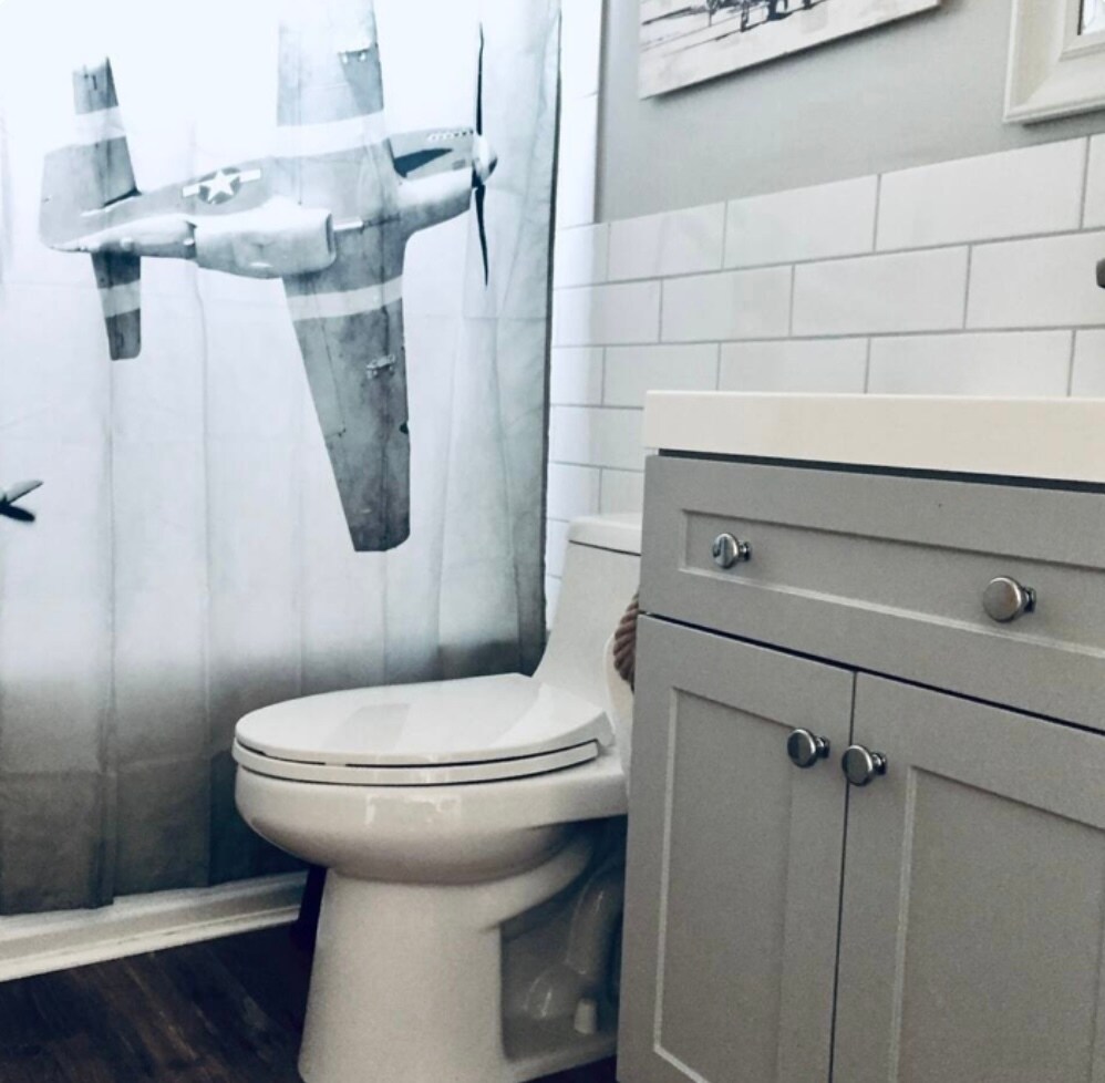 Full Bathroom - 15247 Fairoaks Ln