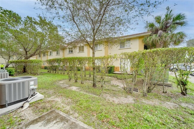 Building Photo - 6235 SW 47th Manor