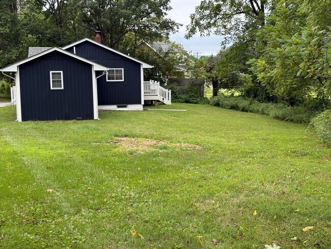 Building Photo - 3-Bedroom Home