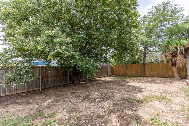 Building Photo - 7910 Lattimer Pond