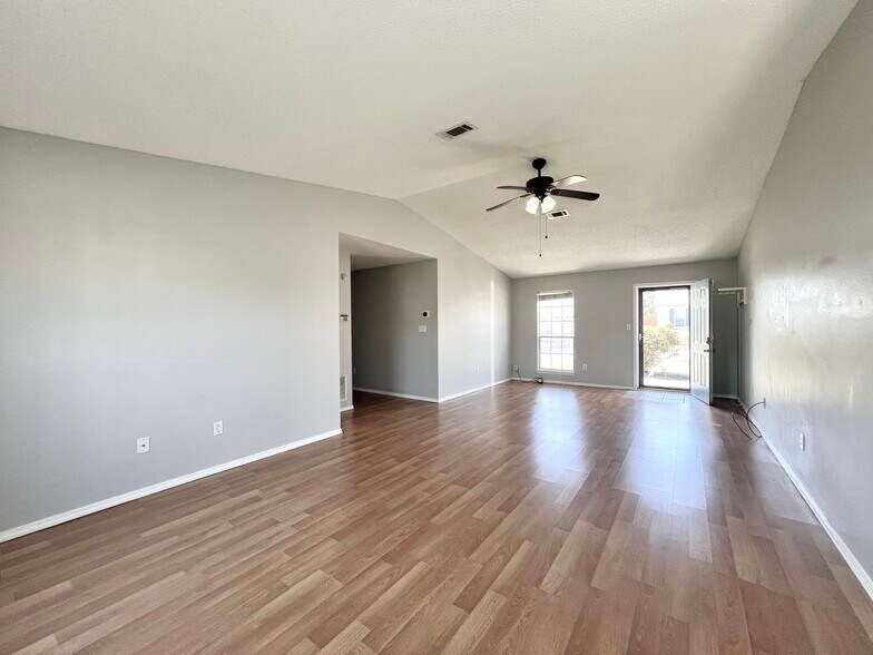 Building Photo - 14101 Cherry Hill Dr