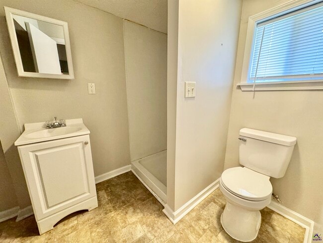 Building Photo - 102 Varee Dr