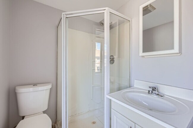 Building Photo - 3147 N Spaulding Ave