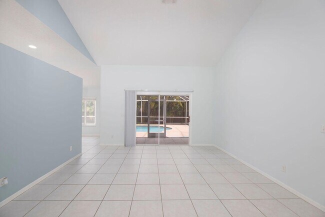 Building Photo - 2741 SW Pierson Rd